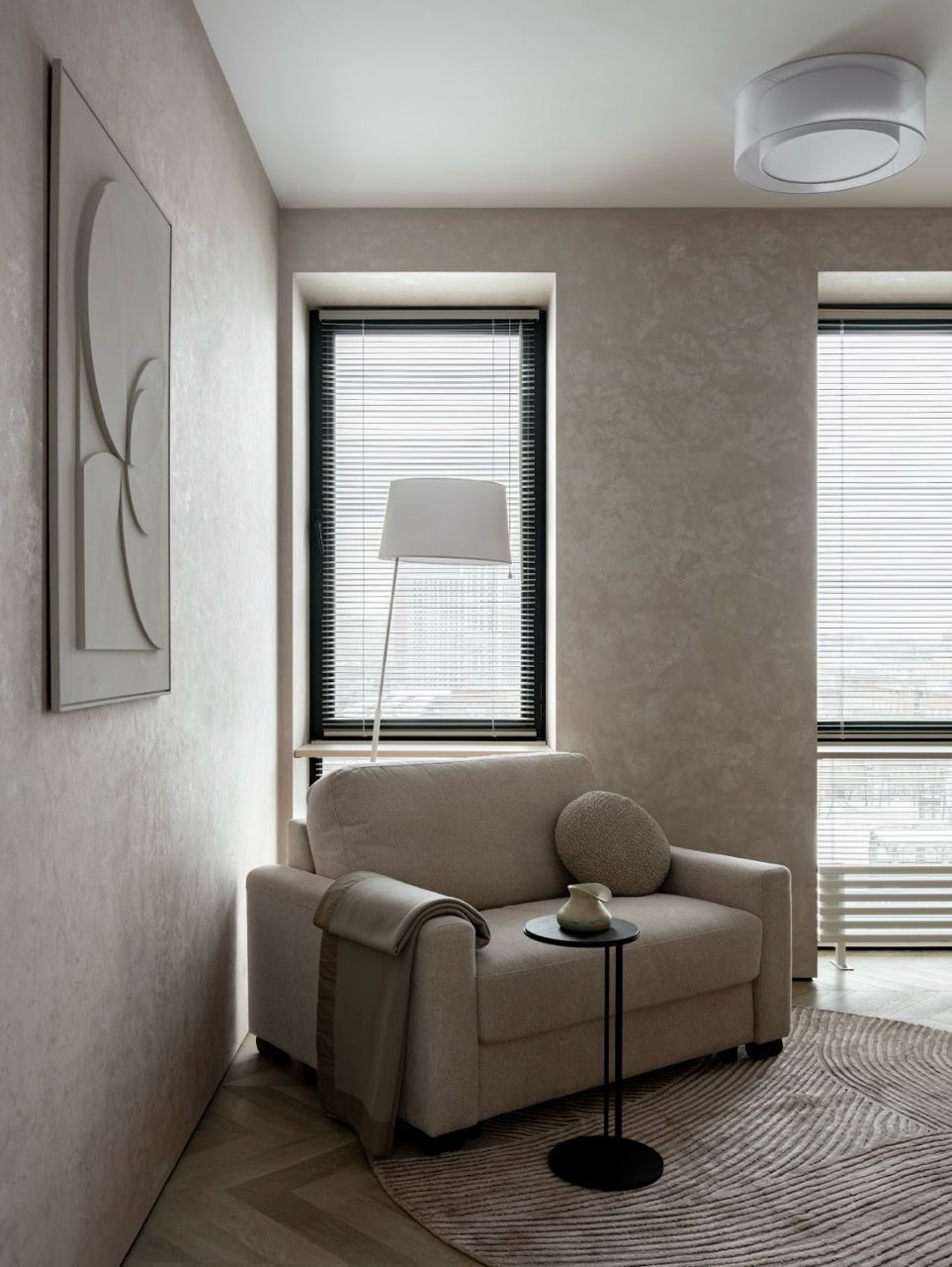 Кварцвиниловый SPC ламинат Vinilam Parquet Chevron Шеврон Сезар RI4445118CL4 французская елка 1293×305×8,5 фото в интерьере